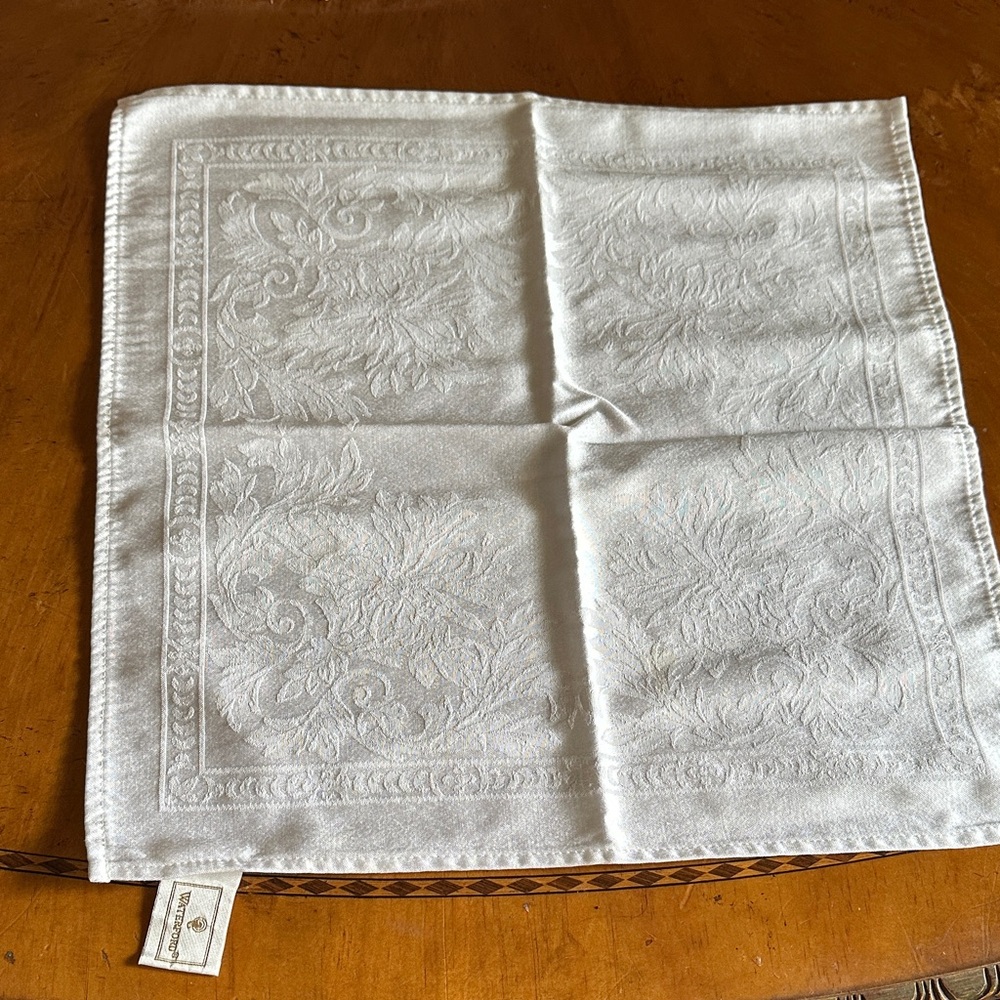 NEW WATERFORD 6 WHITE DAMASK NAPKINS - Picture 4 of 9